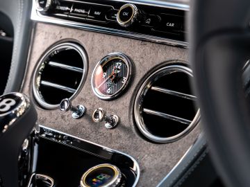 interior lujoso de Bentley