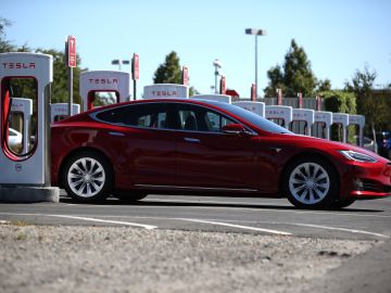 Actualmente Tesla es la compañía líder en la fabricación de autos eléctricos a nivel global.
