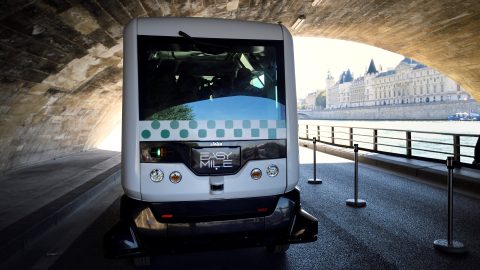 EZ10 minibus autónomo.