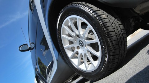 Qué presión de aire deben tener las llantas de un auto para funcionar correctamente