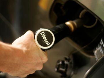 El tipo de combustible que uses para tu auto siempre será especificado en el manual de usuario del mismo.