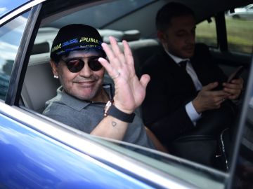 Diego Armando Maradona fue un ícono del futbol soccer y un coleccionista de autos muy querido por todo el mundo.