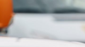 Conducir con el cubrebocas podría ser motivo de una multa si no se coloca de manera correcta.