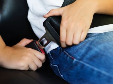 Usar el cinturón de seguridad es sencillo, rápido y podría salvar tu vida en un segundo.