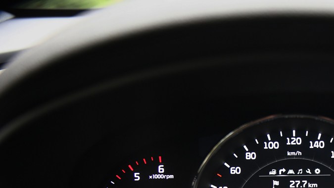 carro con candado en el tablero mazda