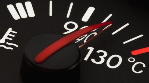 Si comienzas a notar que la aguja de la temperatura se eleva es momento de actuar de inmediato.