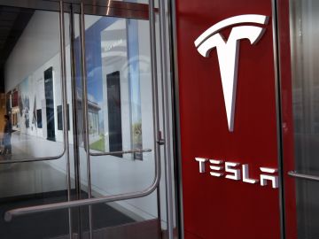 Sala de exposición de Tesla en NY. / Foto: Getty Images.