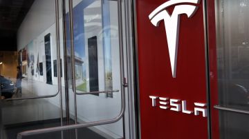 Sala de exposición de Tesla en NY. / Foto: Getty Images.