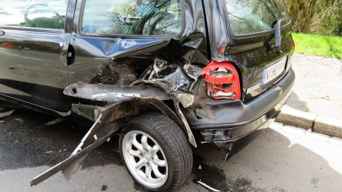 El seguro para autos puede llegar a elevar su precio hasta el doble si el conductor es un joven adolescente.