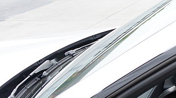 El cuero sintético en el interior de los autos puede disminuir el costo notablemente.