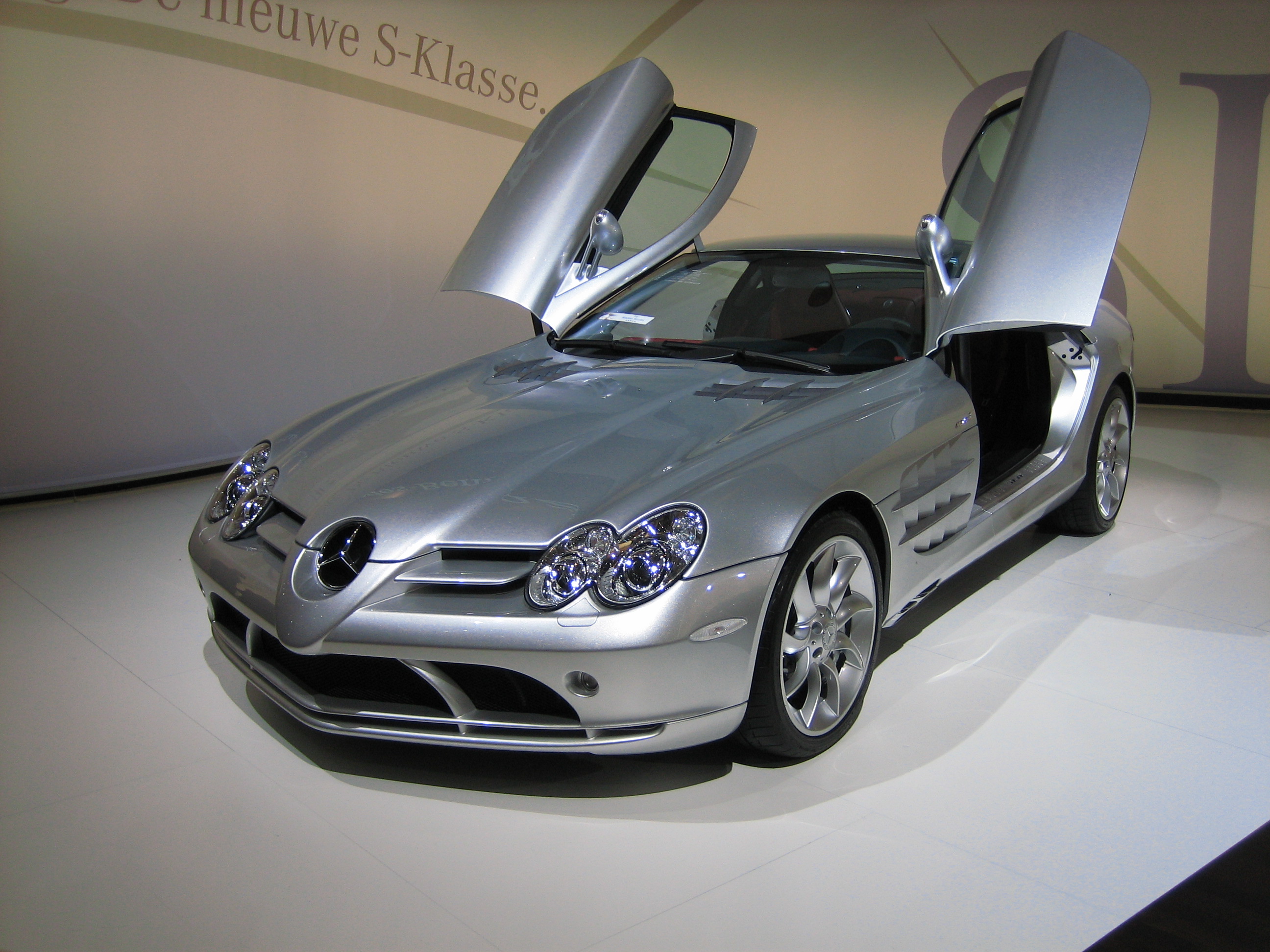El impresionante MercedesBenz SLR McLaren 722 de Michael Jordan sale a