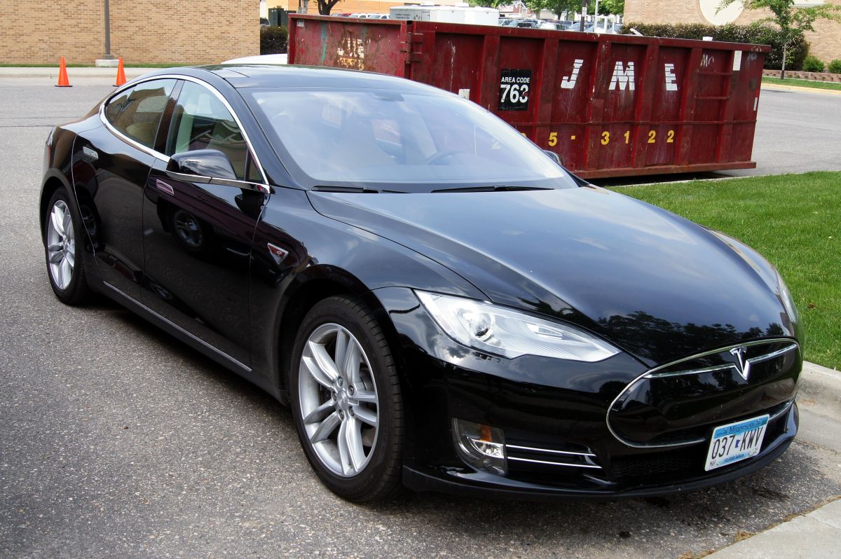 Tesla-ModelS-2014