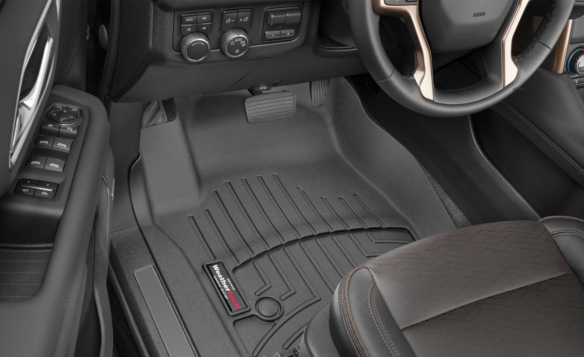 Los tapetes para auto de WeatherTech protegen la alfombrilla del interior de tu auto gracias a sus componentes de alta calidad.