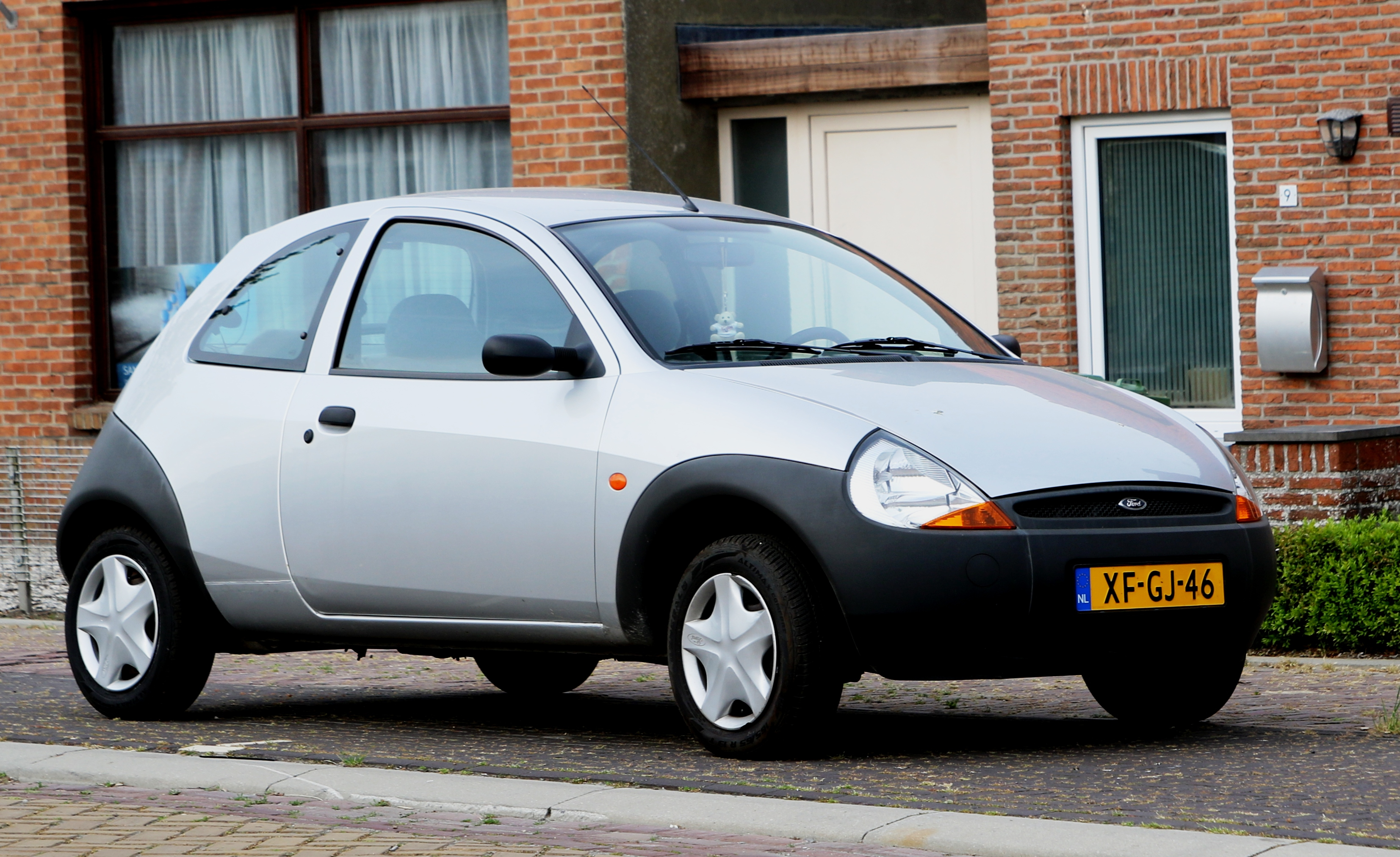 ford-ka-2002