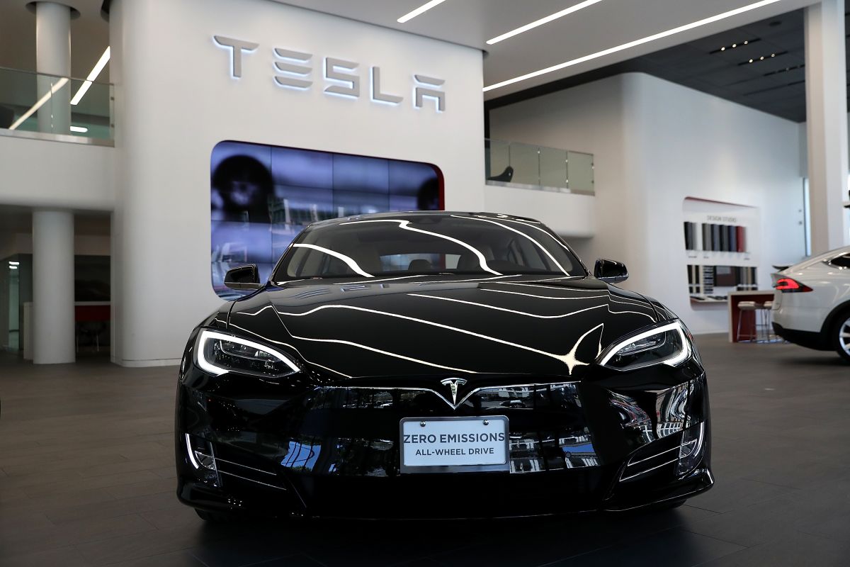 El Tesla Model S está disponible con tracción trasera y tracción total con motor dual.