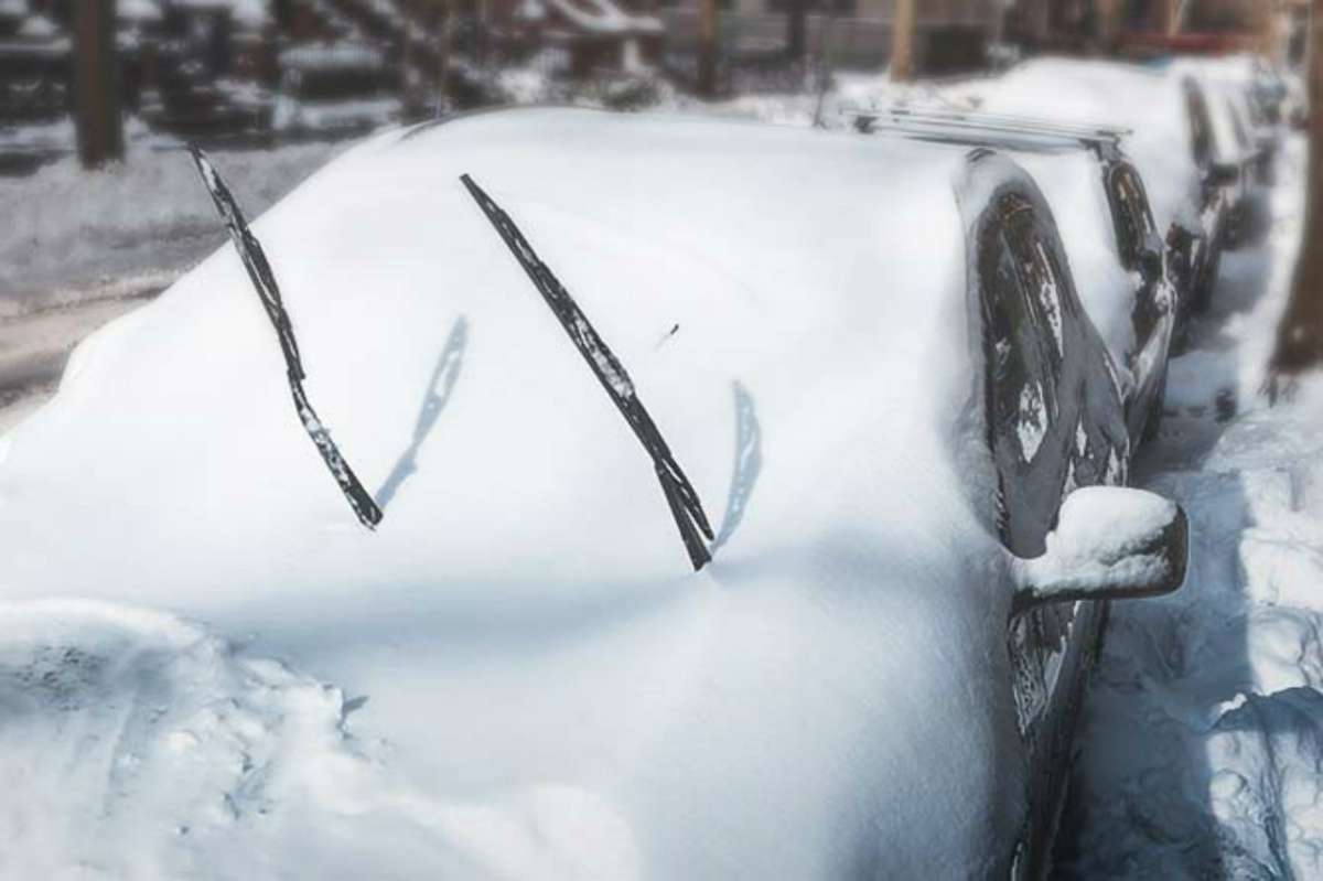 Porque Los Sedan No Tienen Limpiaparabrisas Atras Por qué no debes poner los limpiaparabrisas de tu auto levantados durante  el invierno - Siempre Auto