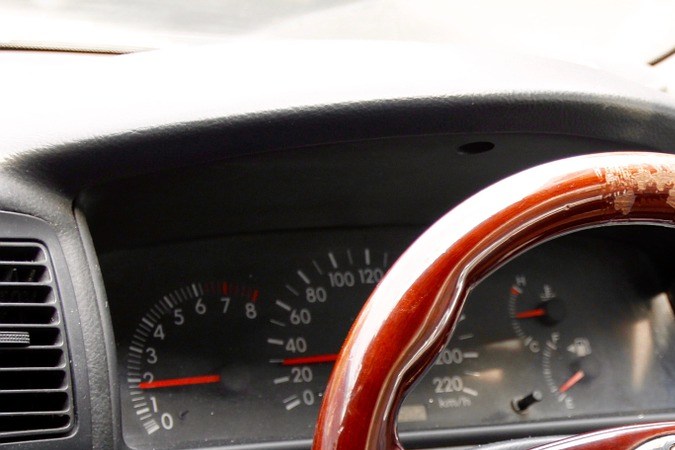 Por qué el volante del coche se pone duro al girar