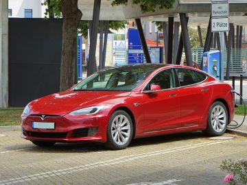 Tesla es actualmente una de las marcas de autos eléctricos líder en el segmento.