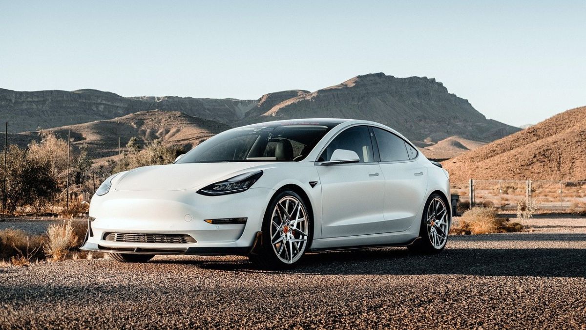 El nuevo sistema de monitoreo de Tesla no podrá ser usado en vehículos fabricados antes de 2021.