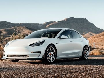 El nuevo sistema de monitoreo de Tesla no podrá ser usado en vehículos fabricados antes de 2021.