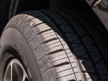 Conocer qué tipo de neumáticos debes usar en tu auto de acuerdo al tipo de carretera que transitas permitirá un mejor desempeño de tu vehículo.