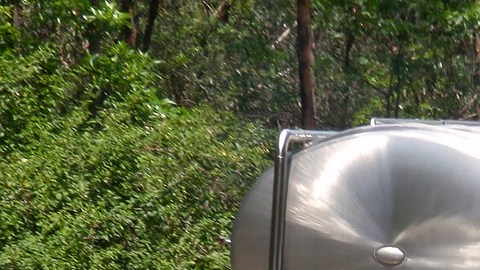 El camión cisterna transportaba combustible.