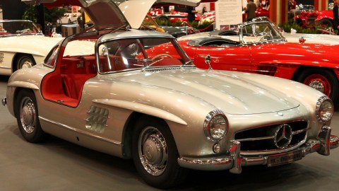 Foto del Mercedes Benz 300 SL con las puertas abiertas