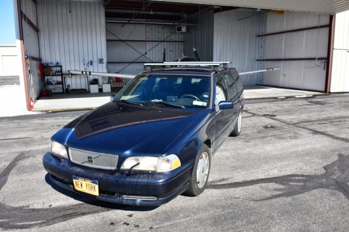 Foto diagonal del Volvo v70 considerado como el más costoso del mundo.