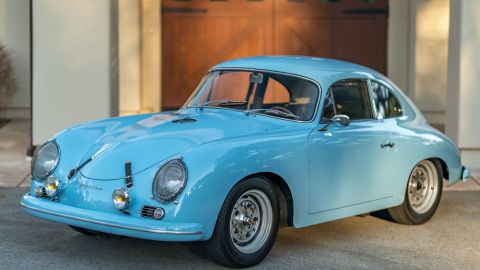 Foto de un Porsche de 1959 coupe color azul cielo