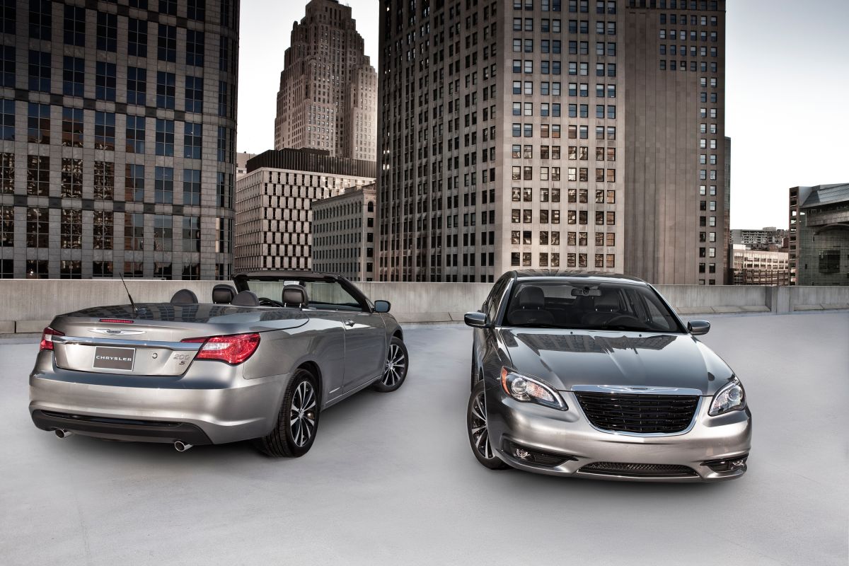 Chrysler Sebring Convertible 2010 es de los modelos más innovadores de su año de producción. 