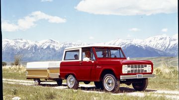 Foto promocional de una Ford Bronco de la primera generación