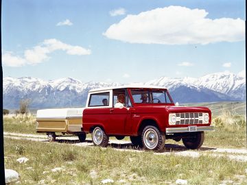 Foto promocional de una Ford Bronco de la primera generación