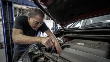 Cómo dar mantenimiento a tu auto sin gastar demasiado