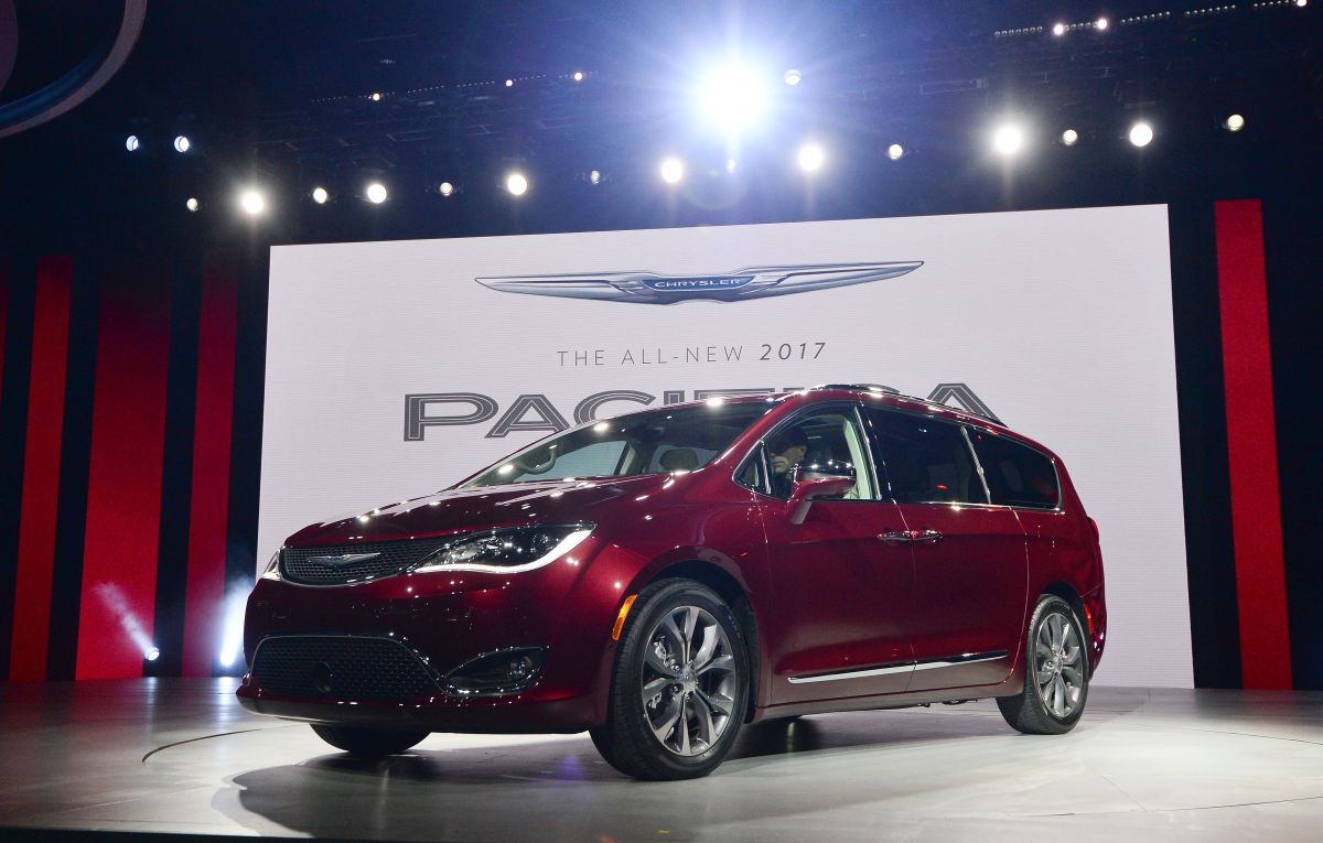El Chrysler 2017 Pacifica es uno de los autos más completos del listado. 