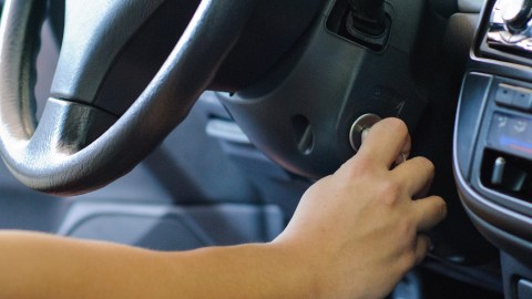 Dar un mantenimiento adecuado a la marcha de tu auto es básico para evitar averías a la hora de encenderlo.