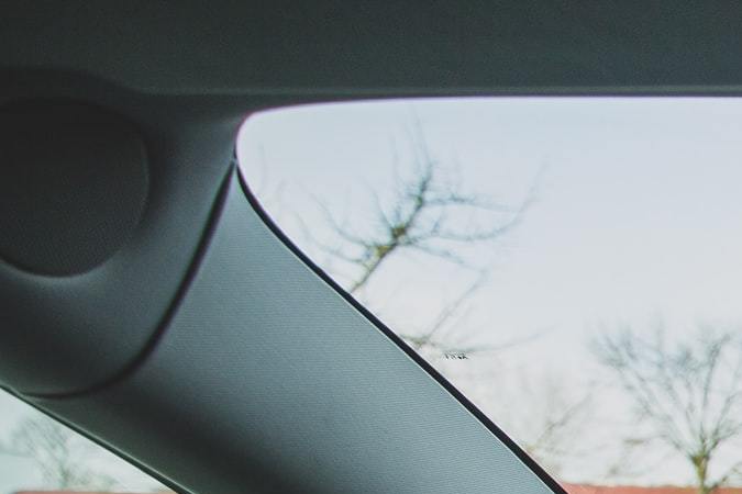 Imagen interior de un vehículo Tesla sin pasajeros