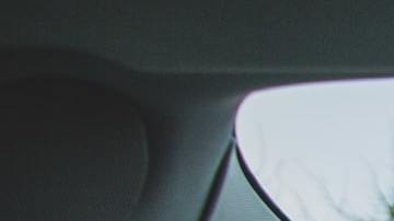 Imagen interior de un vehículo Tesla sin pasajeros