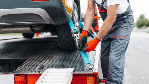 donde se lleva el auto la grua