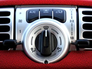 El sistema de aire acondicionado puede incrementar levemente el consumo de gasolina de tu vehículo.