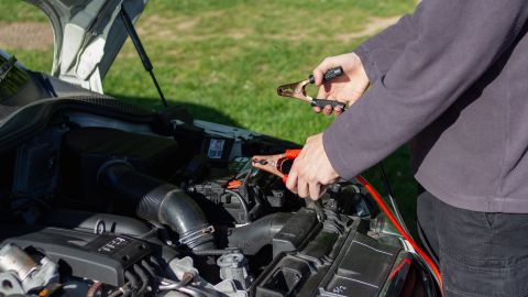 cuanto dura la bateria del carro