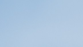 Foto de una estación de carga eléctrica de Electrify America