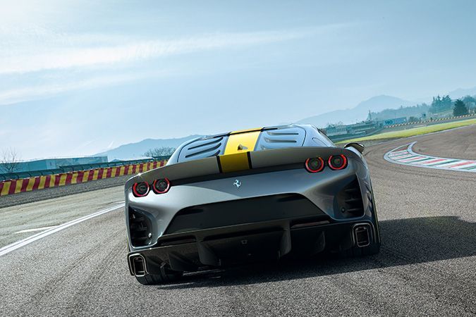 Foto trasera del nuevo Ferrari 812 Superfast Edición Especial