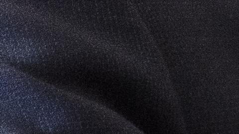 Foto de dos personas con traje estrechándose la mano en señal de acuerdo
