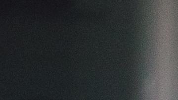 Foto de un herido sobre la camilla siendo transportado al interior de una ambulancia