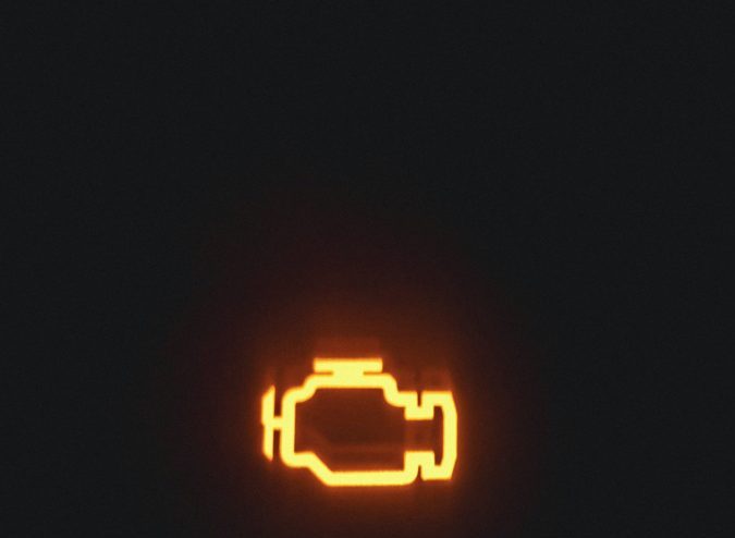 que significa la luz del motor en el tablero