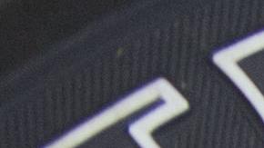 Foto de una llanta de refacción con otras herramientas