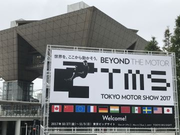 Foto del letrero de bienvenida en el Tokyo Motor Show 2017