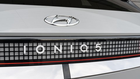 Primer plano de la parte trasera del IONIQ 5