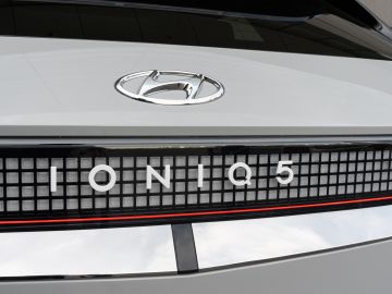 Primer plano de la parte trasera del IONIQ 5
