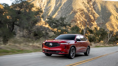 Foto frontal del MDX 2022 de Acura ganador del Top Safety Pick Plus